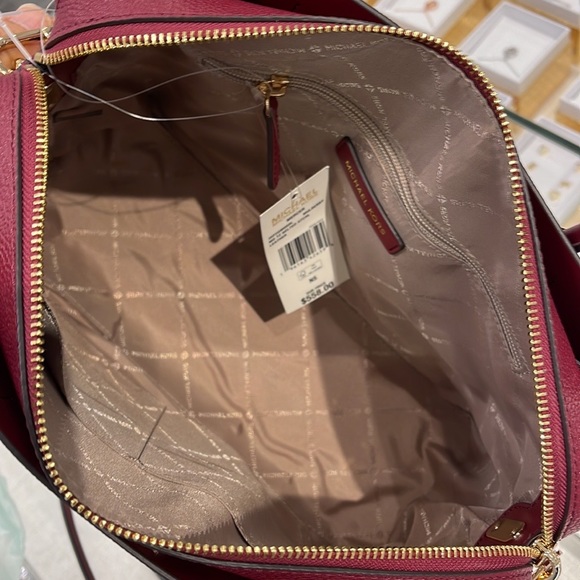 MICHAEL KORS
Mercer Medium Two-Tone Pebbled Leather Belted Satchel
Mulberry - Picture 16 of 16